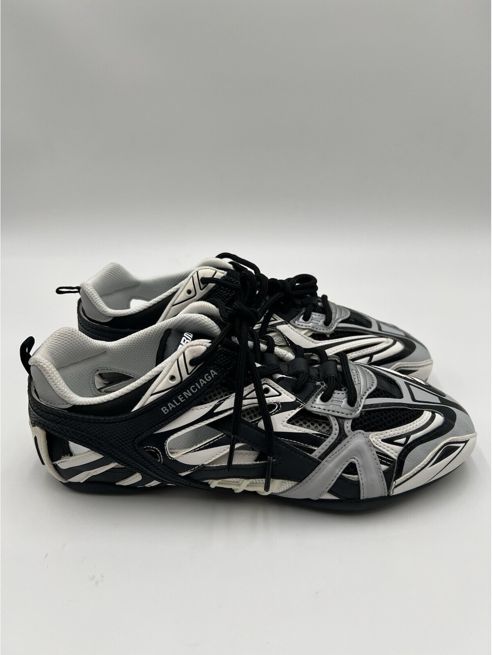 Balenciaga Drive sneakers in a black, grey, and white Size 39